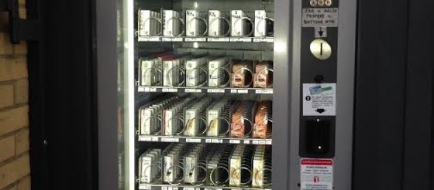 DISTRIBUTORE AUTOMATICO 24 ORE SU 24 DI LIQUIDI ED ACCESSORI PER SIGARETTA ELETTRONICA DISTRIBUTORE AUTOMATICO 24 ORE SU 24 DI LIQUIDI ED ACCESSORI PER SIGARETTA ELETTRONICA